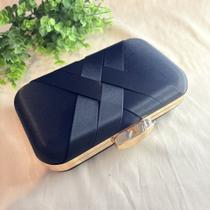 Bolsa Clutch de Festa Preta em Cetim com Trançado e Lateral Dourado Bolsa Clutch de Festa Preta em Cetim com Trançado e Lateral Dourado