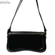 Bolsa com Tampa Ombro/Transversal 5018 Cor:Preta
