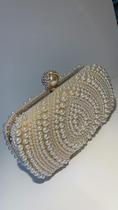 Bolsa cravejada de pérolas
