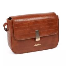 Bolsa Dakota DK238 Carrera Transversal Quadrada com Aba, Fecho Botão e Trabalho Croco
