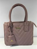 Bolsa de alça feminina na cor clara Bolsa de alça feminina na cor clara