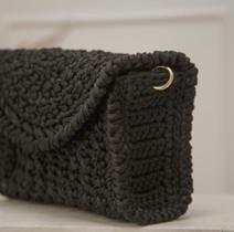 Bolsa de crochê com aba meia lua Afrodite cor Preta- Borsinhas Company Bolsa de crochê com aba meia lua Afrodite cor Preta- Borsinhas Company