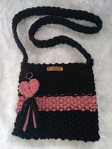 Bolsa de crochê rosa com preto