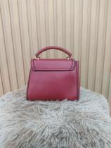 Bolsa De Mão Feminina Em Material SINTÉTICO Bolsa De Mão Feminina Em Material SINTÉTICO
