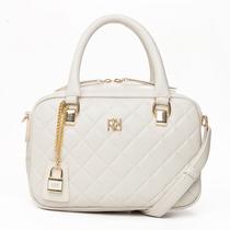 Bolsa De Mão Rafitthy Baú Matelassê Com Pingente Cadeado Dourado Off White Bolsa De Mão Rafitthy Baú Matelassê Com Pingente Cadeado Dourado Off White