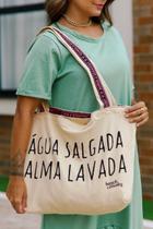 Bolsa de Moletinho com Estampa 'Água Salgada, Alma Lavada'