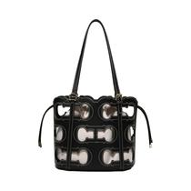 Bolsa de Ombro Feminina Grande com Design Oco - Marca CH