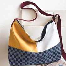 Bolsa de Ombro Grande com Design de Contraste