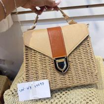 Bolsa de Praia Verão Modelo Baú Alça de Mão ou Transversal com Detalhes em Couro