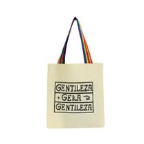 Bolsa Ecobag 100% algodão Estampa GENTILEZA GERA... Alça arco-íris Bolsa Ecobag 100% algodão Estampa GENTILEZA GERA... Alça arco-íris