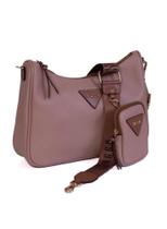 Bolsa em couro feminina Sagga longa com opção de transversal bolsinha porta objetos removível.
