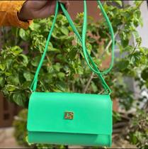Bolsa Em Material Sintético Modelo Transversal