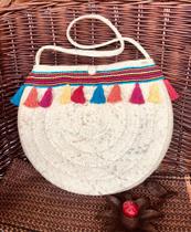 Bolsa em palha natural de ouricuri com alça longa e aplicação de bordados artesanais forrada - g Bolsa em palha natural de ouricuri com alça longa e aplicação de bordados artesanais forrada - g
