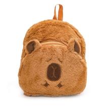 Bolsa Escolar Pelúcia Capivara Filó Fofinha Polibrinq Bolsa Escolar Pelúcia Capivara Filó Fofinha Polibrinq