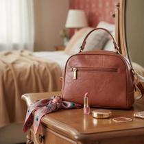 Bolsa feminina baú marrom claro Pavão de Ouro