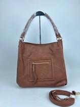 Bolsa Feminina Bella Paulla Hobo em material sintético com Bolso Frontal e Alça Transversal Bolsa Feminina Bella Paulla Hobo em material sintético com Bolso Frontal e Alça Transversal