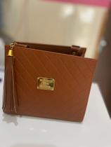 Bolsa feminina bem versátil na cor marrom