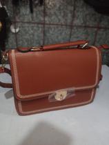 Bolsa feminina bem versatil Bolsa feminina bem versatil