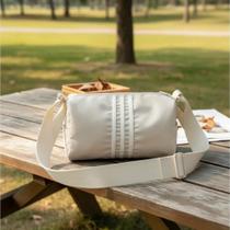 Bolsa feminina casual e esportiva leve c/ grande capacidade Bolsa feminina casual e esportiva leve c/ grande capacidade