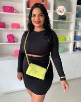 Bolsa feminina com 2 opção de uso transversal ou pochete acompanhar um cinto da cor da bolsa