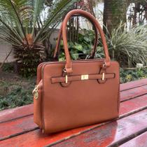 Bolsa Feminina com Alca e Chaveiro Marrom Bolsa Feminina com Alca e Chaveiro Marrom