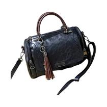 Bolsa Feminina Crossbody com Borla e Grande Capacidade - Com Zíper e Alça Ajustável