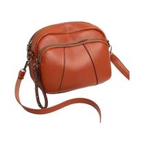Bolsa Feminina Crossbody de Couro Macio com Zíper e Rebites - Cor Sólida