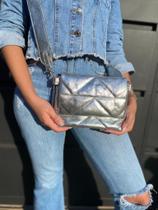 Bolsa feminina de couro matelassê prata Elisa