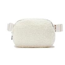 Bolsa Feminina de Inverno em Sherpa - Crossbody com Alça Ajustável - Cor Marfim