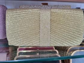 Bolsa feminina de mão dourada, tamanho p, acompanha alça Bolsa feminina de mão dourada, tamanho p, acompanha alça