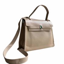 Bolsa Feminina De Mão e Transversal Fiji - Bior Bolsa Feminina De Mão e Transversal Fiji - Bior