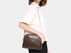 Bolsa Feminina de ombro e transversal com monograma e divisória. Bolsa Feminina de ombro e transversal com monograma e divisória.