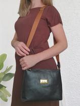 Bolsa Feminina Em Couro Preta Alça Larga Lateral Tiracolo Dsouz