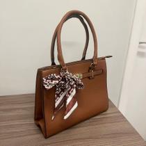 Bolsa Feminina Grande com Lenco e Alca Ajustavel Caramelo Bolsa Feminina Grande com Lenco e Alca Ajustavel Caramelo