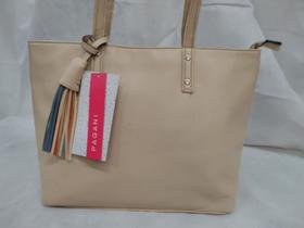 Bolsa Feminina grande na cor branca Bolsa Feminina grande na cor branca