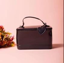 Bolsa Feminina Manu Branca Estilo Beauty Case Elegante com Alça Coração Ideal para Maquiagem ou Pa Bolsa Feminina Manu Branca Estilo Beauty Case Elegante com Alça Coração Ideal para Maquiagem ou Pa