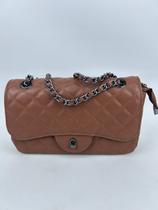 Bolsa Feminina Matelassê Bella Paulla Luxo com Corrente Transversal Elegante Moderna Bolsa Feminina Matelassê Bella Paulla Luxo com Corrente Transversal Elegante Moderna