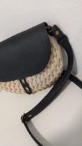 Bolsa feminina transversal meia lua estilo palha em plastico Bolsa feminina transversal meia lua estilo palha em plastico