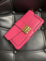 Bolsa Gabriela / Estilo Carteira de mão - Cor rosa, ferragem dourada, costura externa Bolsa Gabriela / Estilo Carteira de mão - Cor rosa, ferragem dourada, costura externa