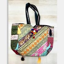 Bolsa Grande com Ziper Indiana Bordada Patchwork Miçangas -