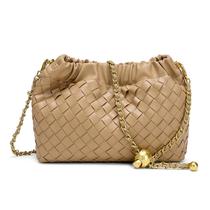 Bolsa Joryin Woven feminina tiracolo e marrom claro à noite