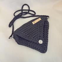 Bolsa Lateral Triângulo Preta Feita à Mão com Fecho de Botão Bolsa Lateral Triângulo Preta Feita à Mão com Fecho de Botão