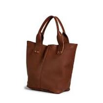 bolsa marrom de couro resistente água e a peso, bolsa otina qualidade e super estilosa