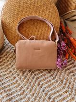 Bolsa marrom Versus Bolsa marrom Versus