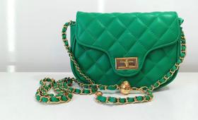 Bolsa matelassê transversal
