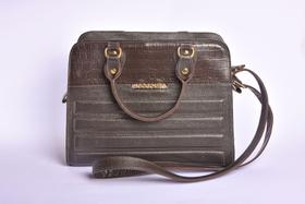 Bolsa media de mao em couro legitimo