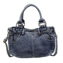 Bolsa Messenger, jeans lavada vintage, bolsa tiracolo casual