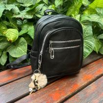 Bolsa Mochila Media com Chaveiro Pompom de Coelho Preta Bolsa Mochila Media com Chaveiro Pompom de Coelho Preta