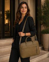 Bolsa Pasta Executiva Feminina Bella Paulla Mão e Transversal BP3537 Cor: Caqui Bolsa Pasta Executiva Feminina Bella Paulla Mão e Transversal BP3537 Cor: Caqui
