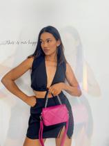 Bolsa pequena com corrente